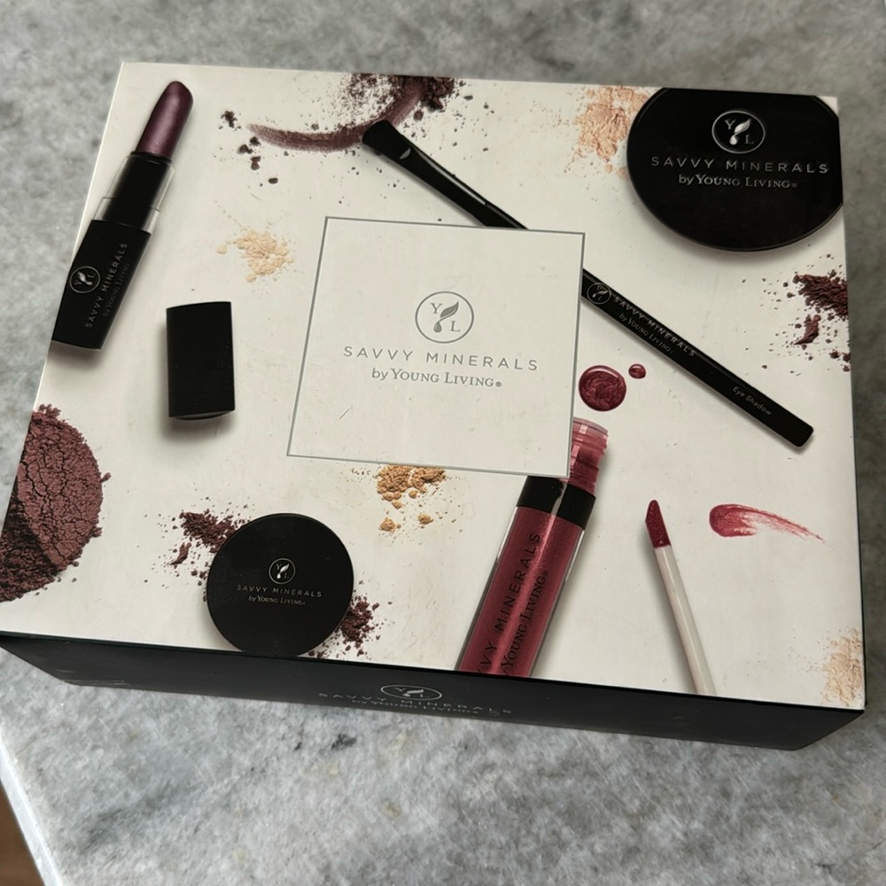 Complete brand new savvy minerals by young living makeup kit